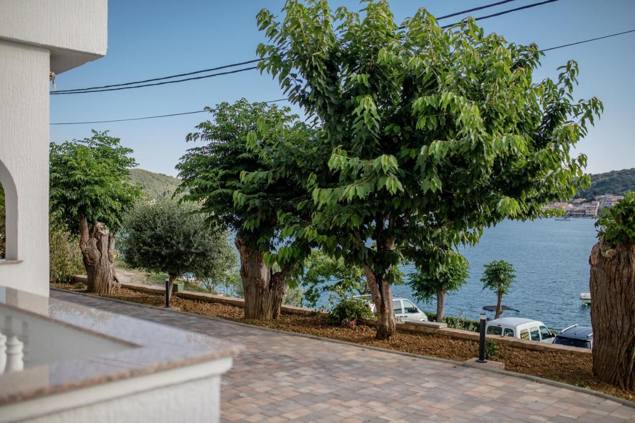 Apartments And Rooms By The Sea Supetarska Draga - Gornja, Rab - 11579 المظهر الخارجي الصورة