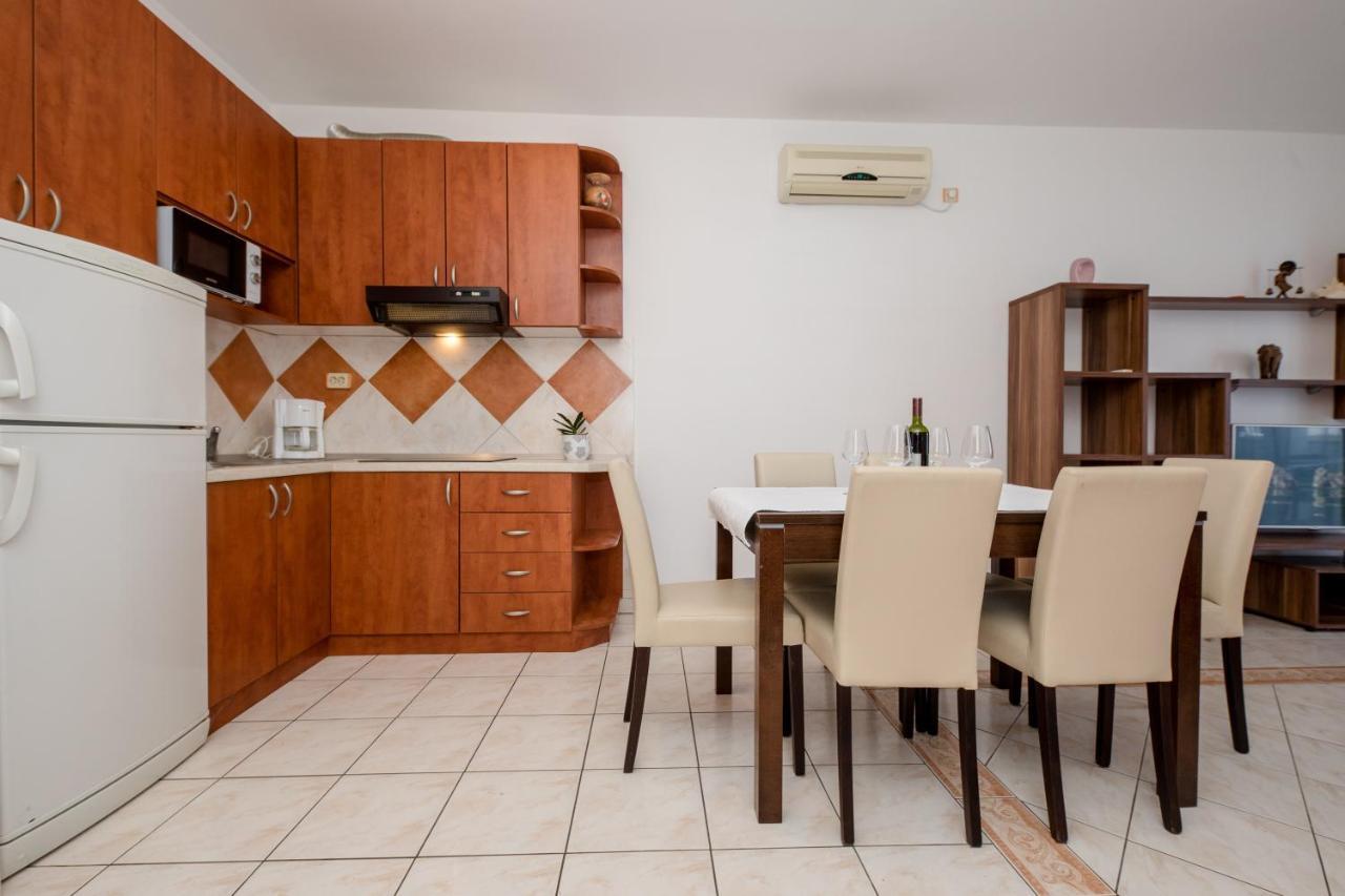 Apartments And Rooms By The Sea Supetarska Draga - Gornja, Rab - 11579 المظهر الخارجي الصورة