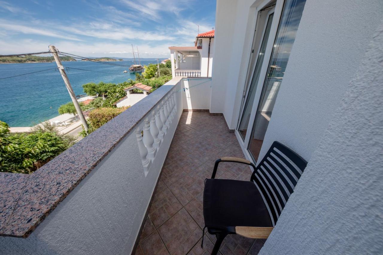Apartments And Rooms By The Sea Supetarska Draga - Gornja, Rab - 11579 المظهر الخارجي الصورة