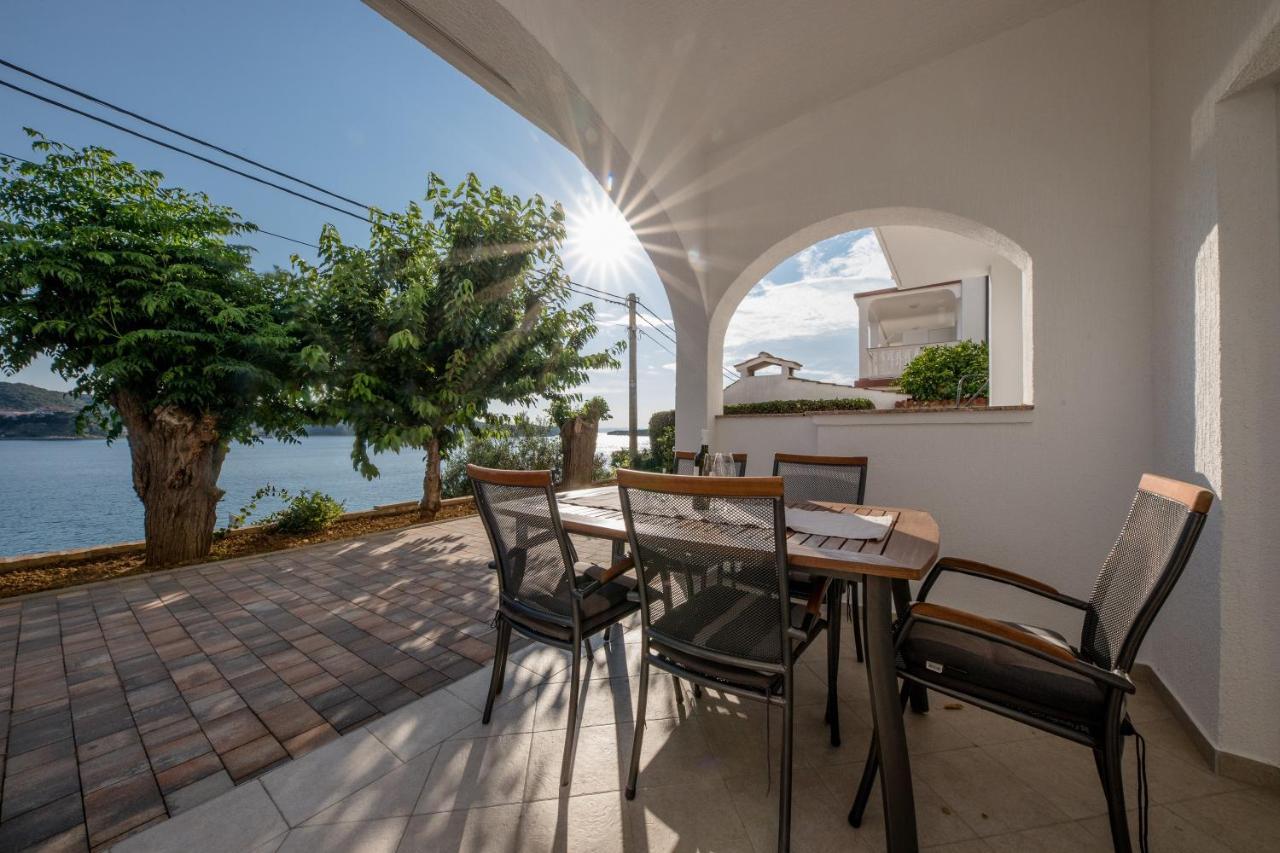 Apartments And Rooms By The Sea Supetarska Draga - Gornja, Rab - 11579 المظهر الخارجي الصورة