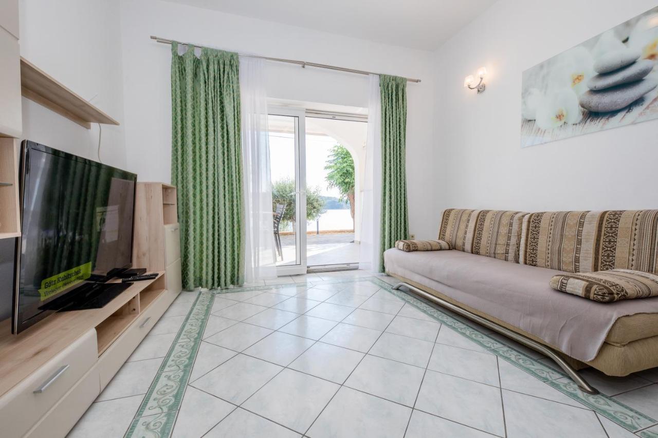 Apartments And Rooms By The Sea Supetarska Draga - Gornja, Rab - 11579 المظهر الخارجي الصورة