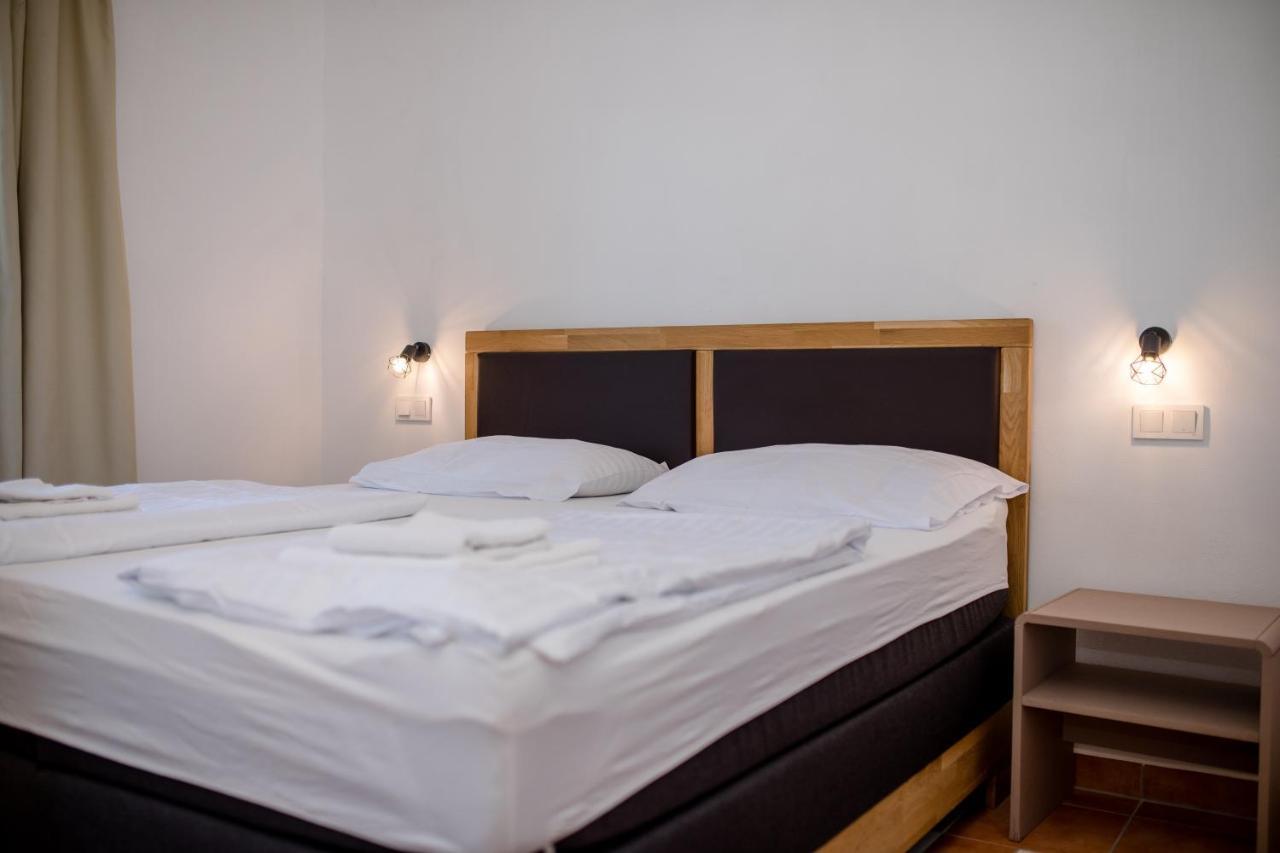 Apartments And Rooms By The Sea Supetarska Draga - Gornja, Rab - 11579 المظهر الخارجي الصورة