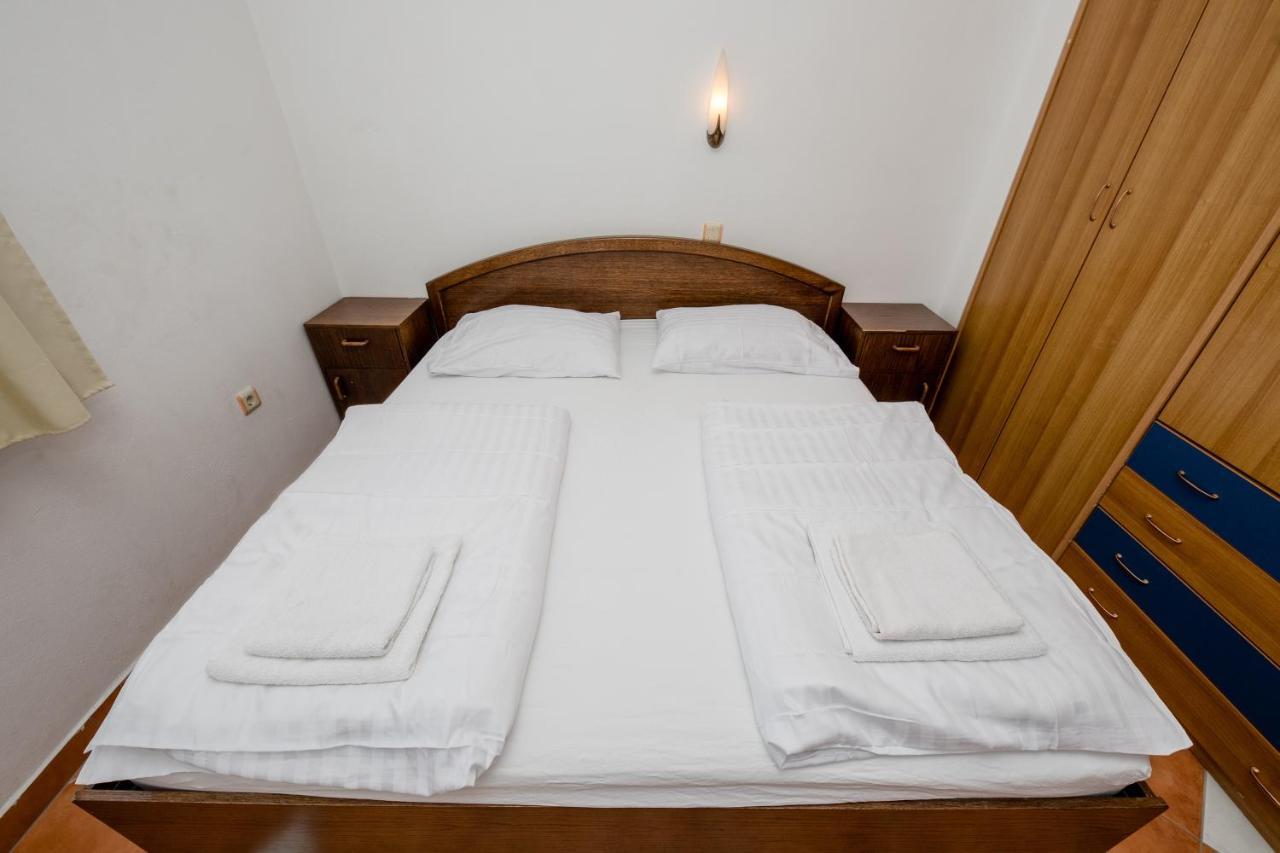 Apartments And Rooms By The Sea Supetarska Draga - Gornja, Rab - 11579 المظهر الخارجي الصورة