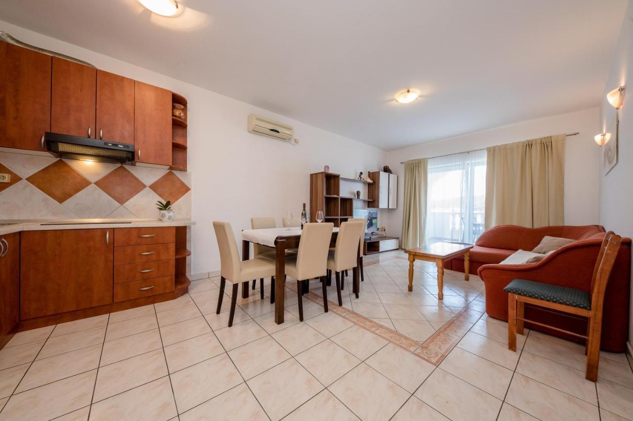 Apartments And Rooms By The Sea Supetarska Draga - Gornja, Rab - 11579 المظهر الخارجي الصورة