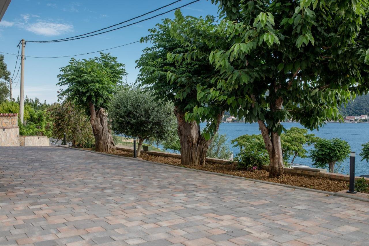 Apartments And Rooms By The Sea Supetarska Draga - Gornja, Rab - 11579 المظهر الخارجي الصورة