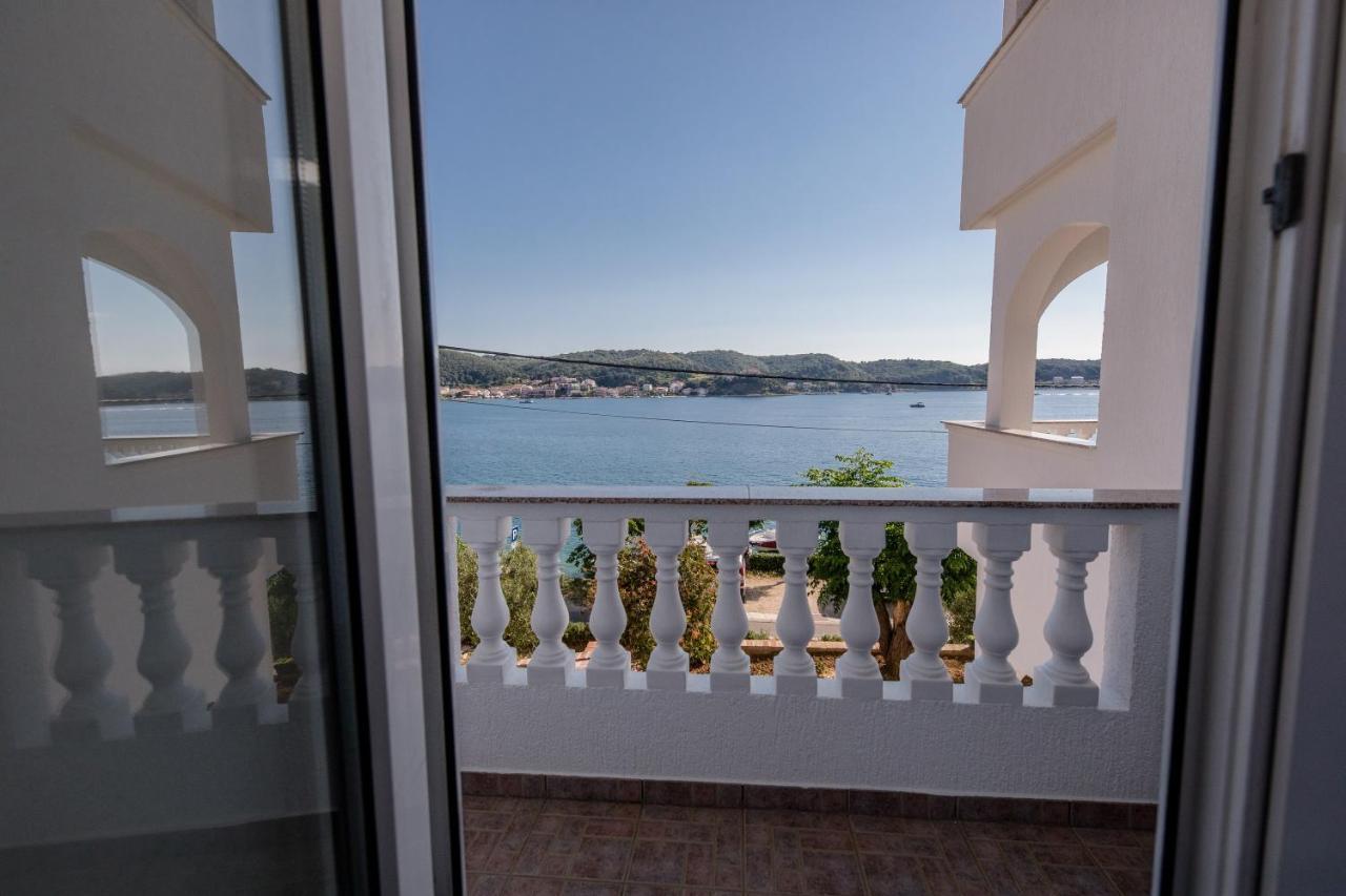 Apartments And Rooms By The Sea Supetarska Draga - Gornja, Rab - 11579 المظهر الخارجي الصورة