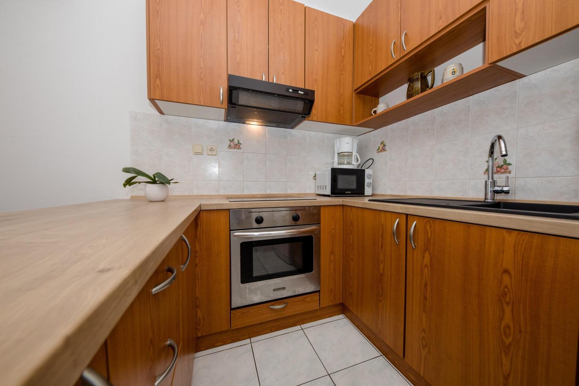 Apartments And Rooms By The Sea Supetarska Draga - Gornja, Rab - 11579 الغرفة الصورة