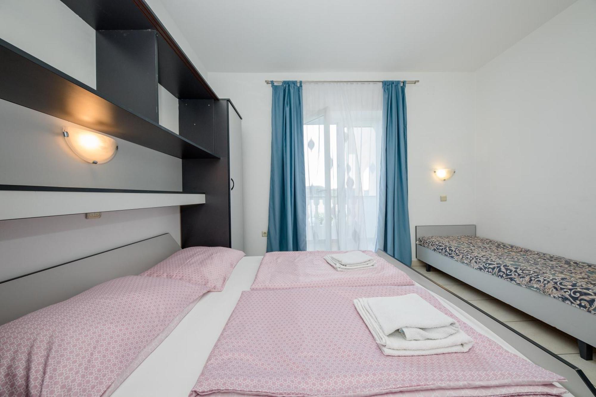 Apartments And Rooms By The Sea Supetarska Draga - Gornja, Rab - 11579 الغرفة الصورة