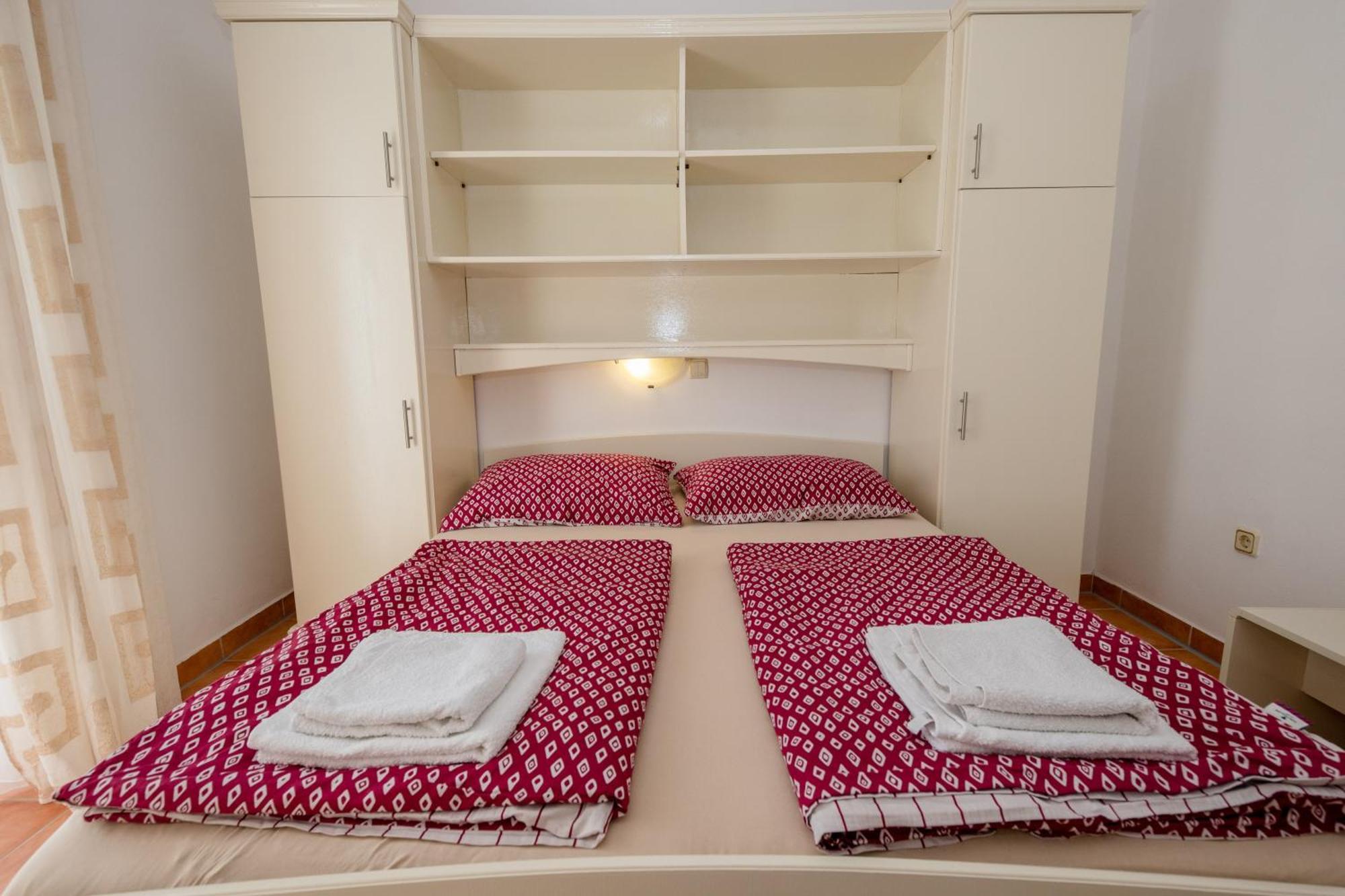 Apartments And Rooms By The Sea Supetarska Draga - Gornja, Rab - 11579 الغرفة الصورة