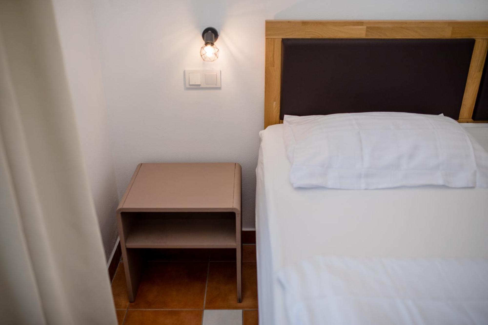 Apartments And Rooms By The Sea Supetarska Draga - Gornja, Rab - 11579 الغرفة الصورة