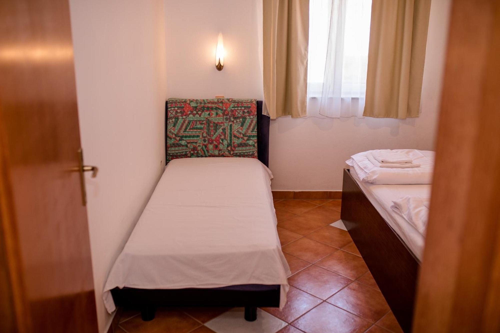 Apartments And Rooms By The Sea Supetarska Draga - Gornja, Rab - 11579 الغرفة الصورة