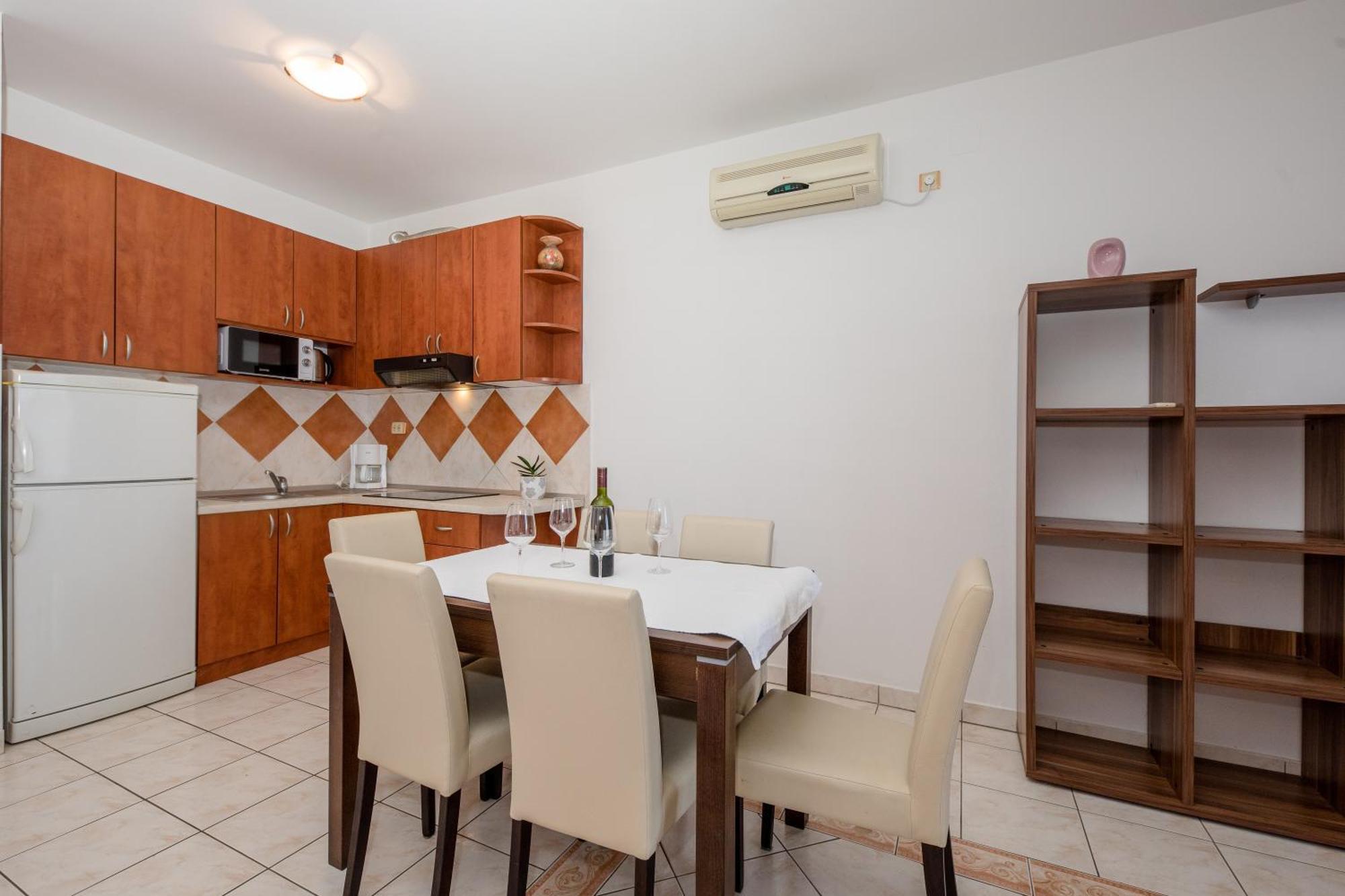 Apartments And Rooms By The Sea Supetarska Draga - Gornja, Rab - 11579 الغرفة الصورة